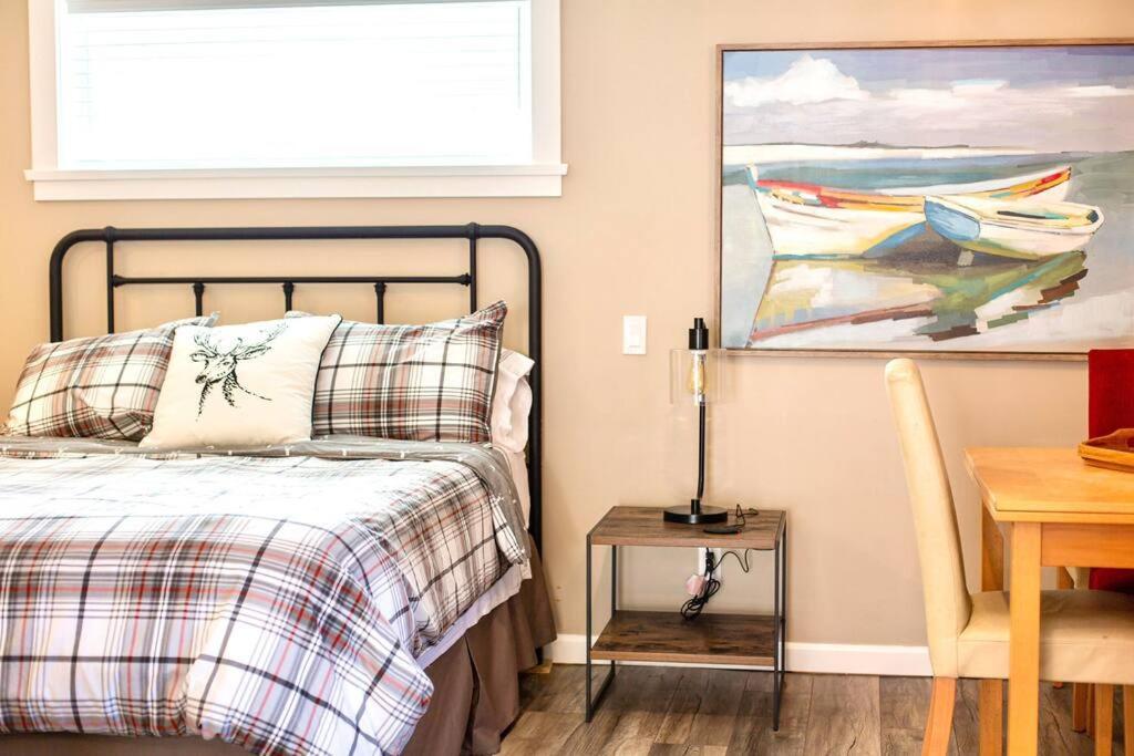 Raincoast Retreat At Shawnigan Lake! 外观 照片