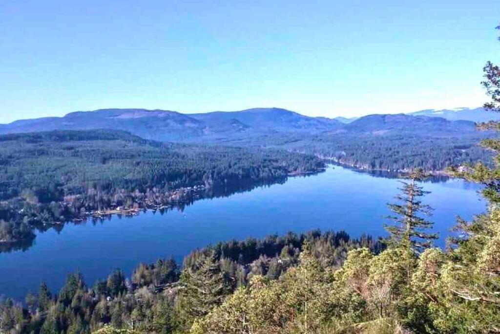 Raincoast Retreat At Shawnigan Lake! 外观 照片